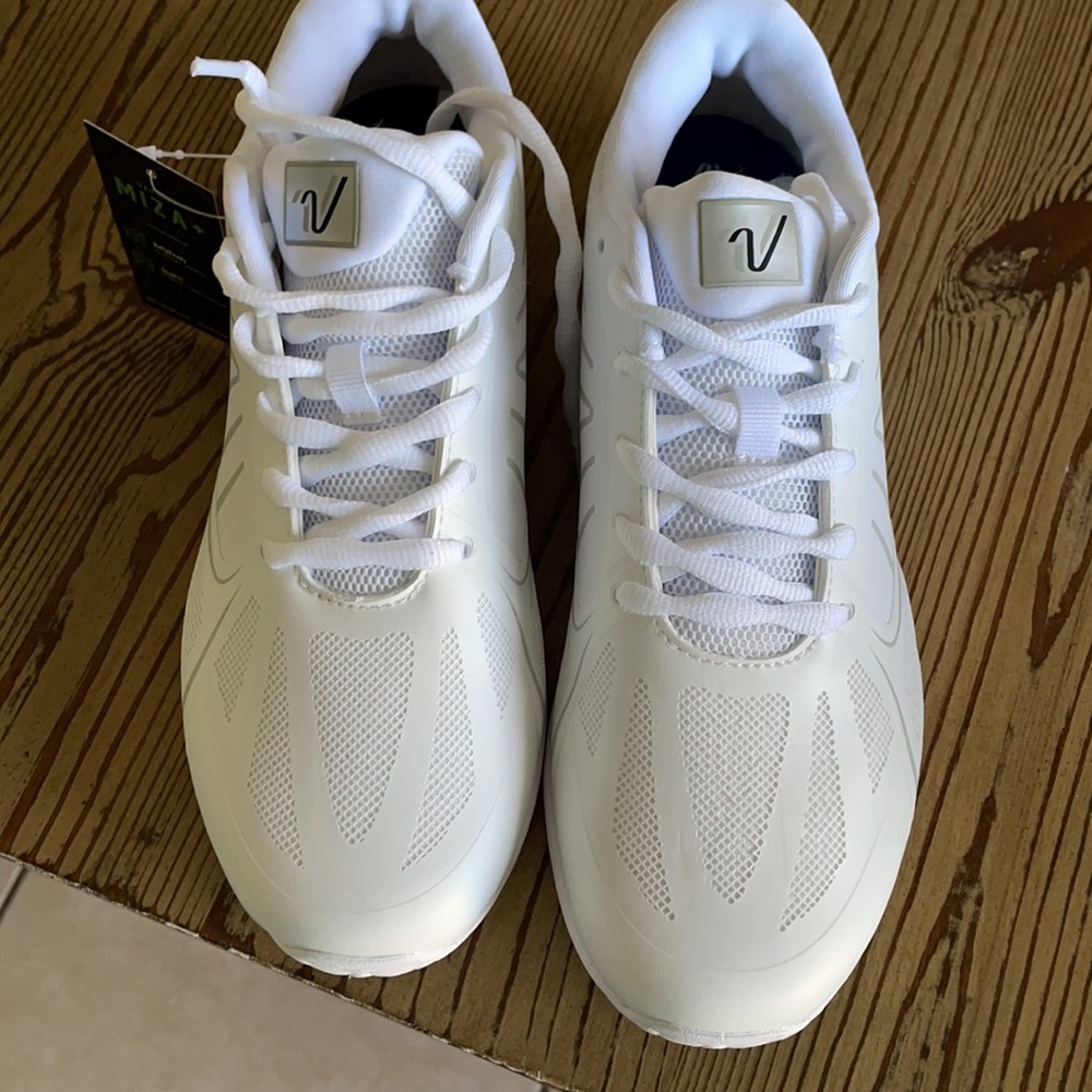 NIB, White Varsity Cheer Shoes, Sz 8.5 ladies